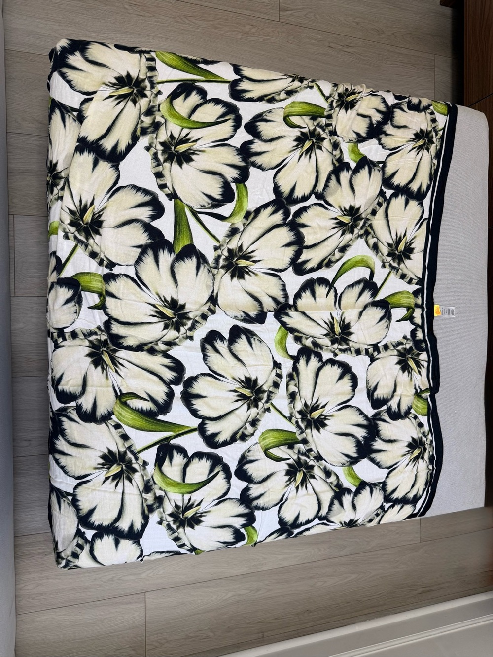 Agua Bendita Floral Bloom Quilted Comforter - White, Black & Green Pareo